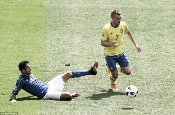 Above: Sebastian Larsson in action in Sweden's 1-0 defeat to Italy | Photo: Getty Images