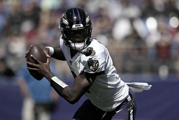 Lamar sigue demostrando un crecimiento como pasador sin descuidar su explosividad. Foto: Ravens