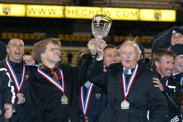 Hunt celebrando la U.S. Open Cup 2002 (thecup.us)
