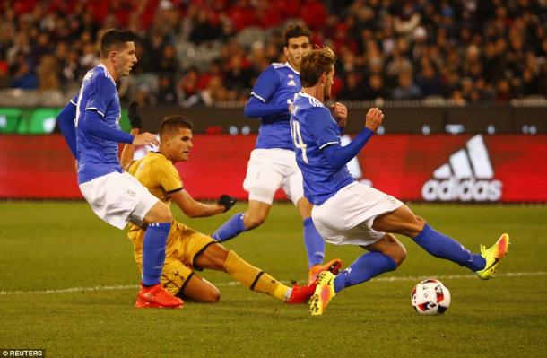 Lamela pulled a goal back for Spurs (photo; Reuters)