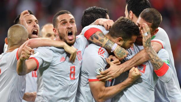 España celebrando el gol de Nacho en el empate 3-3 con Portugal | Foto: FIFA.com
