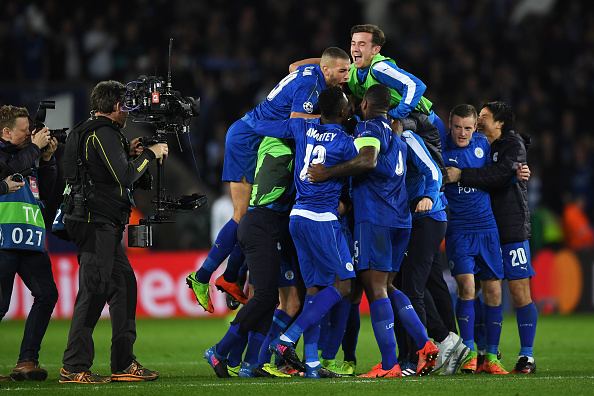E o Leicester segue fazendo história... (Foto: Laurence Griffiths/Getty Images)