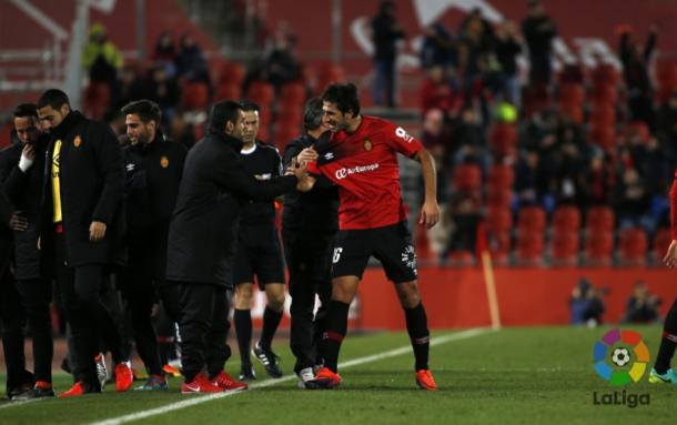 Lekic celebrando el gol ante el Mirandés con el banquillo | Foto: La Liga