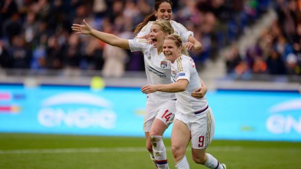 Le Sommer, Hegerberg and Majri celebrating a goal for Lyon | Photo: afp.com/ROMAIN LAFABREGUE