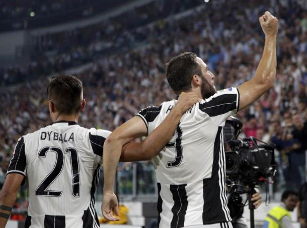 L'esultanza di Higuain e Dybala con la Fiorentina | Foto: ibtimes.com