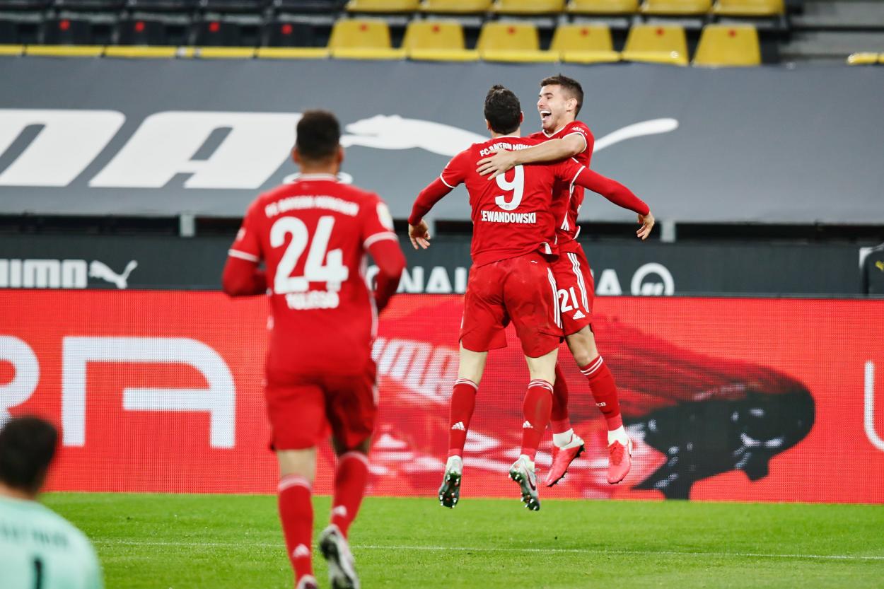 Lewandowski y Hernández celebrando el 1-2 / FOTO: @FCBayern