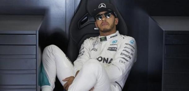 Hamilton in crisi nel venerdì malese