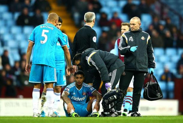 A familiar sight for Sunderland in the 2014/15 season for fans as Bridcutt was forced to leave the game injured. (Image source: Sportzains)