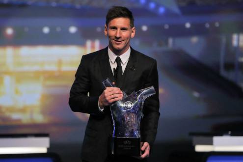 Messi posa con el premio | Foto: UEFA.com