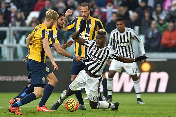 Un fallo su Pogba durante la gara di un girone fa. | Google.