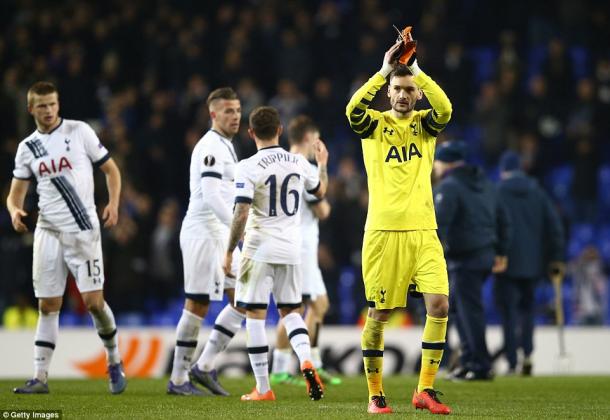 Captain Lloris applauds the fans after the game (photo: Getty Images)