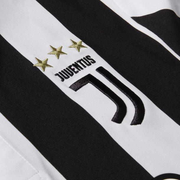 Il nuovo logo della Juventus sulla maglia | Juventus.com