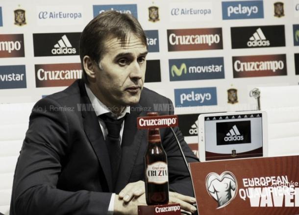 Julen Lopetegui, como entrenador nacional, en una rueda de prensa | Foto: VAVEL