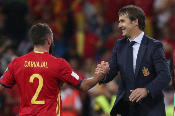 Lopetegui felicita a Carvajal tras un partido de la selección | Foto: Reuters