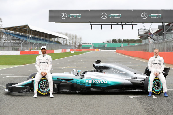 Lewis Hamilton y Valtteri Bottas con el W08. Fuente: Zimbio