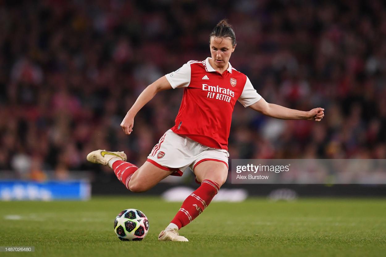 Lotte Wubben-Moy of Arsenal runs with the ball during the UEFA Women's <strong><a  data-cke-saved-href='https://www.vavel.com/en/football/2023/04/27/womens-football/1145108-barcelona-1-1-chelsea-barcelona-reach-final-after-draw-on-home-soil.html' href='https://www.vavel.com/en/football/2023/04/27/womens-football/1145108-barcelona-1-1-chelsea-barcelona-reach-final-after-draw-on-home-soil.html'>Champions League</a></strong> semifinal 2nd leg match between Arsenal and VfL Wolfsburg at Emirates Stadium on May 01, 2023. (Photo by Alex Burstow/Arsenal FC via Getty Images)