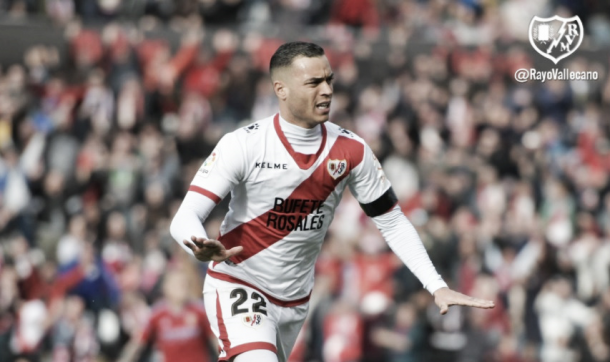 Raúl de Tomás celebrando el gol | Fotografía: Rayo Vallecano S.A.D.