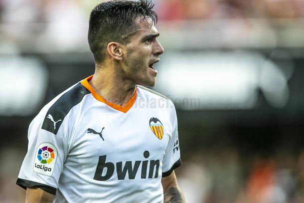 Maxi Gómez celebra un gol vía Valencia CF