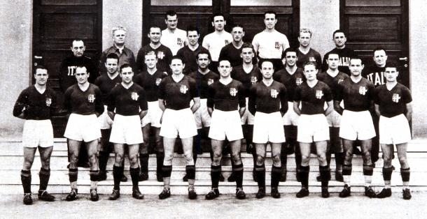 La selección italiana vestida de Italia por mandato de Mussolini| Imagen: blogdisilviaspatafora