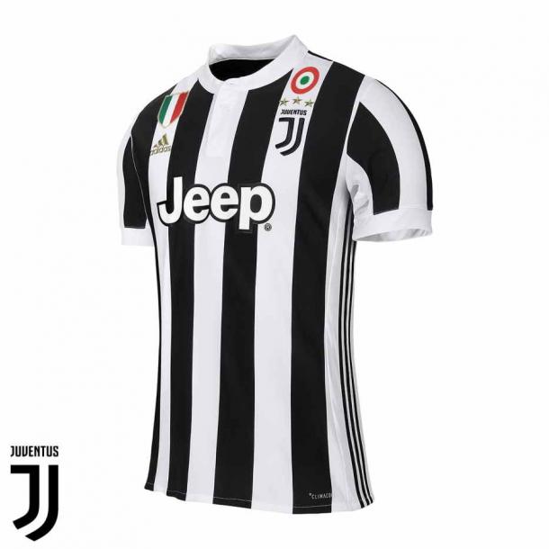 La nuova maglia bianconera con stemmi e loghi | Juventus.com