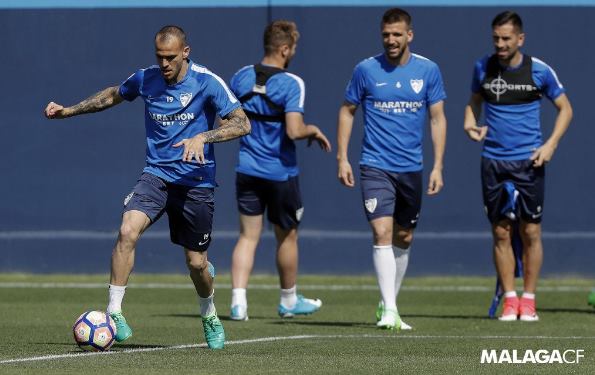 Última atividade do Málaga antes de receber o Barça teve praticamente todos os atletas disponíveis (Foto: Divulgação/Site oficial do Málaga)