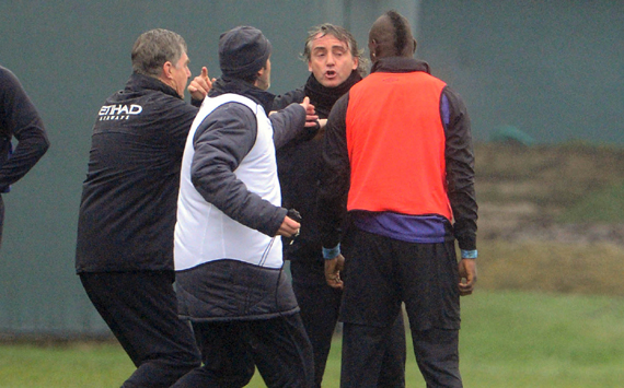 Mancini y Balotelli tuvieron un enfrentamiento durante un entrenamiento en Manchester, fuente: Mirror.