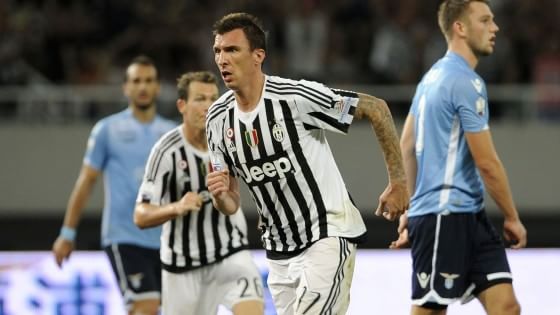 L'esultanza di Mandzukic dopo il gol contro la Lazio nella supercoppa di due anni fa | Lapresse
