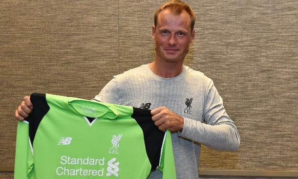 Manninger pictured with the Liverpool shirt after his announcement. (Picture: Liverpool FC via Getty Images)