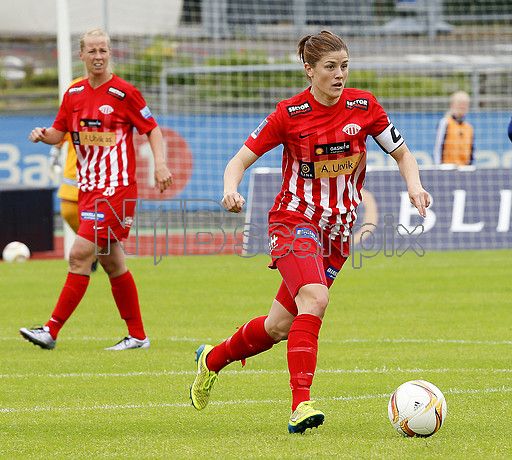 Avaldsnes' captain Maren Mjelde got on the scoresheet in her teams 3-1 win over Vålerenga