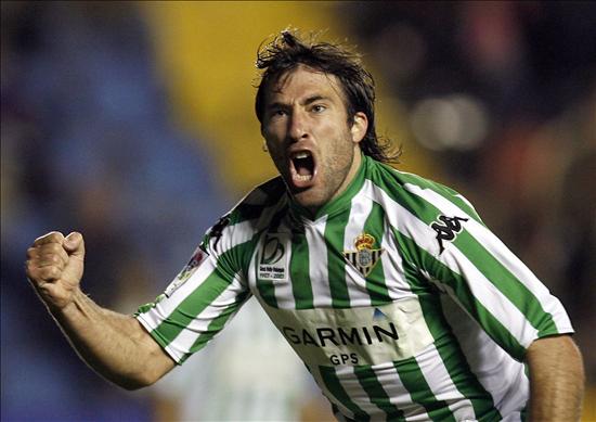 Festejando uno de sus goles en Betis de España l Foto: A puro gol