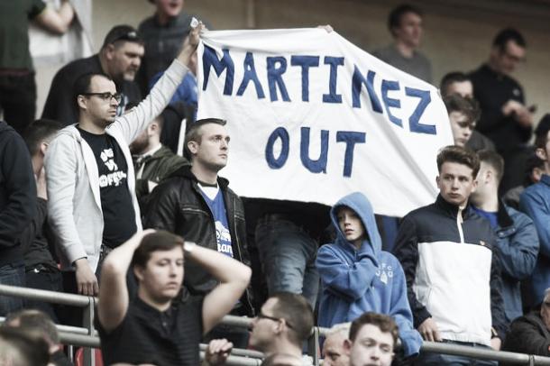 Everton supporters display their frustration at the FA Cup semi-final. | Photo: Getty Images