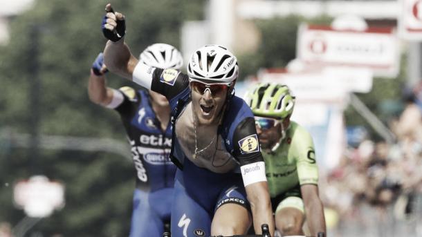 Mateo Trentin celebra su victoria de etapa en el Giro de Italia 2016 | Fotografía: Giro de Italia