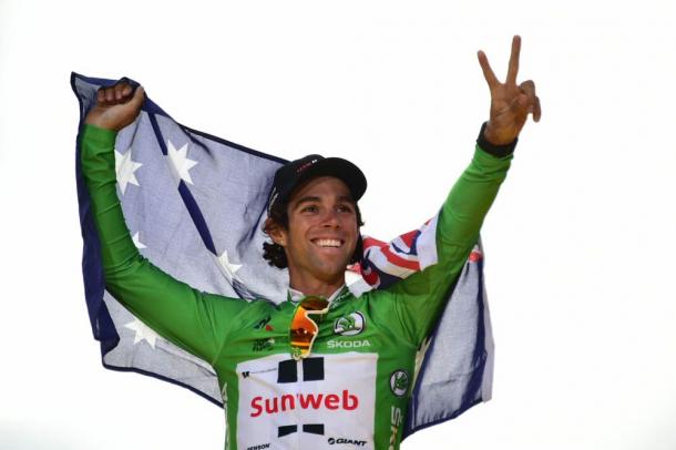Matthews celebra su maillot con la bandera de Australia | Foto: ASO / P. Ballet