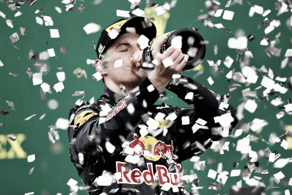 Max celebrando el tercer puesto que le ha sabido a victoria | Fuente: Getty Images