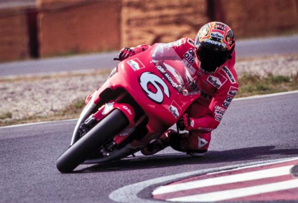 Max Biaggi, compitiendo en la temporada de 1998. Imagen: MotoGP