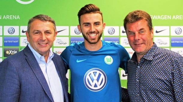 Mayoral presentado como jugador del Wolfsburgo. | FOTO: Wolfsburgo