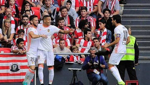 Los jugadores del Valencia CF celebran el gol de Álvaro Medrán. Foto: deia.com