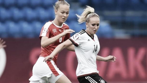 Switzerland's Lesley Ramseir (l) and Germany's Melanie Ott (r) Photo: Sportsfile