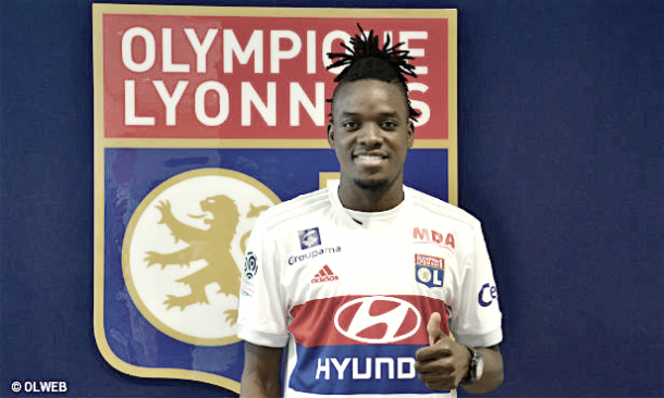 Bertrand Traoré como nuevo jugador del Olympique de Lyon | Página web Olympique de Lyon