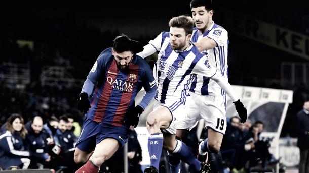 Illarramendi puja por el balón contra Messi | Foto: YouTube
