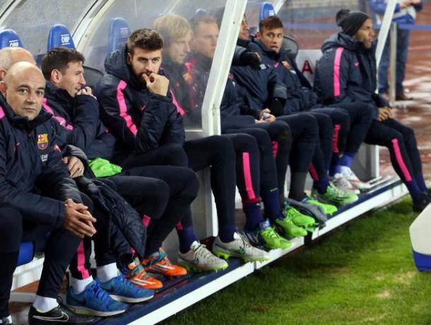 El banquillo del Barça en Anoeta: Messi, Alves, Rakitic, Piqué y Neymar | Foto: Mundo Deportivo