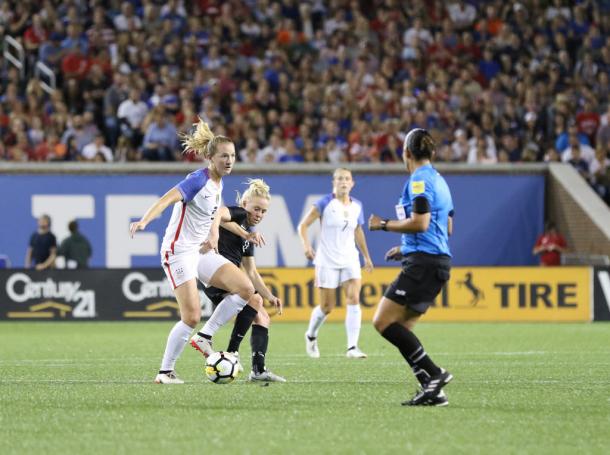 Sam Mewis (front left) is trying to secure a place on the roster for the upcoming World Cup. | Photo: Jamie Smed