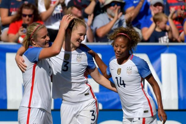 Lindsay Horan, Sam Mewis and Casey Short | Photo: Grant Halverson/Getty Images