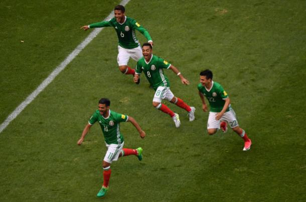 Mexican National Team celebrating equalizing goal in first half. | Photo: Getty Images