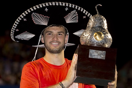 Dimitrov with the 2014 trophy in Acapulco (Photo: maxtenis)