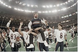 Mike Ditka llevado en andas por sus jugadores (foto Chicago Bears)