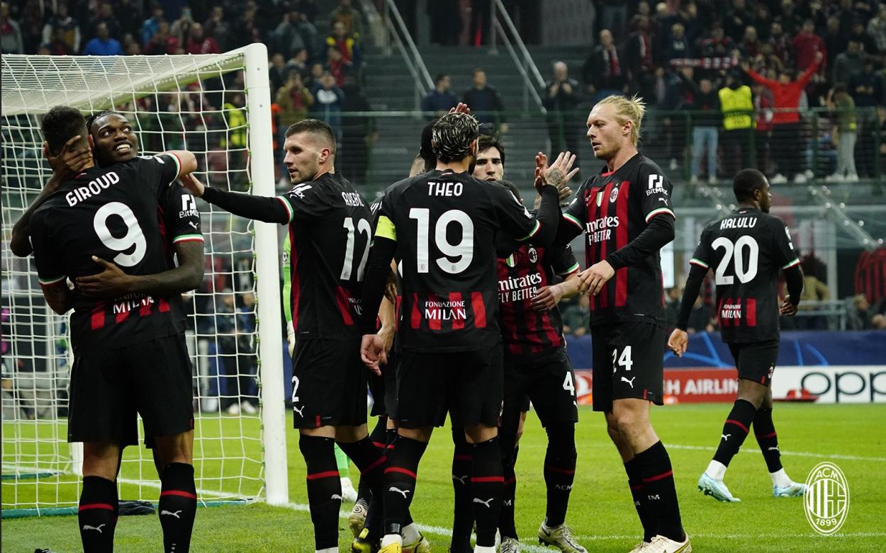 Celebración de los rossoneri tras anotar un tanto. Fuente: AC Milan.