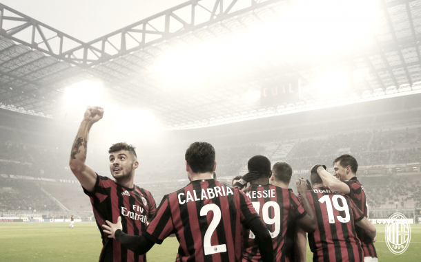 Los jugadores del Milan celebran un gol frente al Crotone // Fuente: AC MILAN