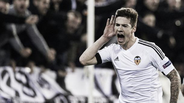 Santi Mina celebra un gol. Valencia C.F