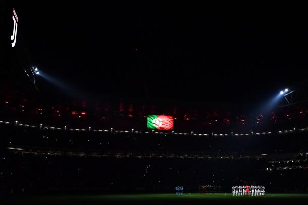 Así lucía el Juventus Stadium en el minuto de silencio en favor de las víctimas de los incendios en Portugal | Foto: Juventus